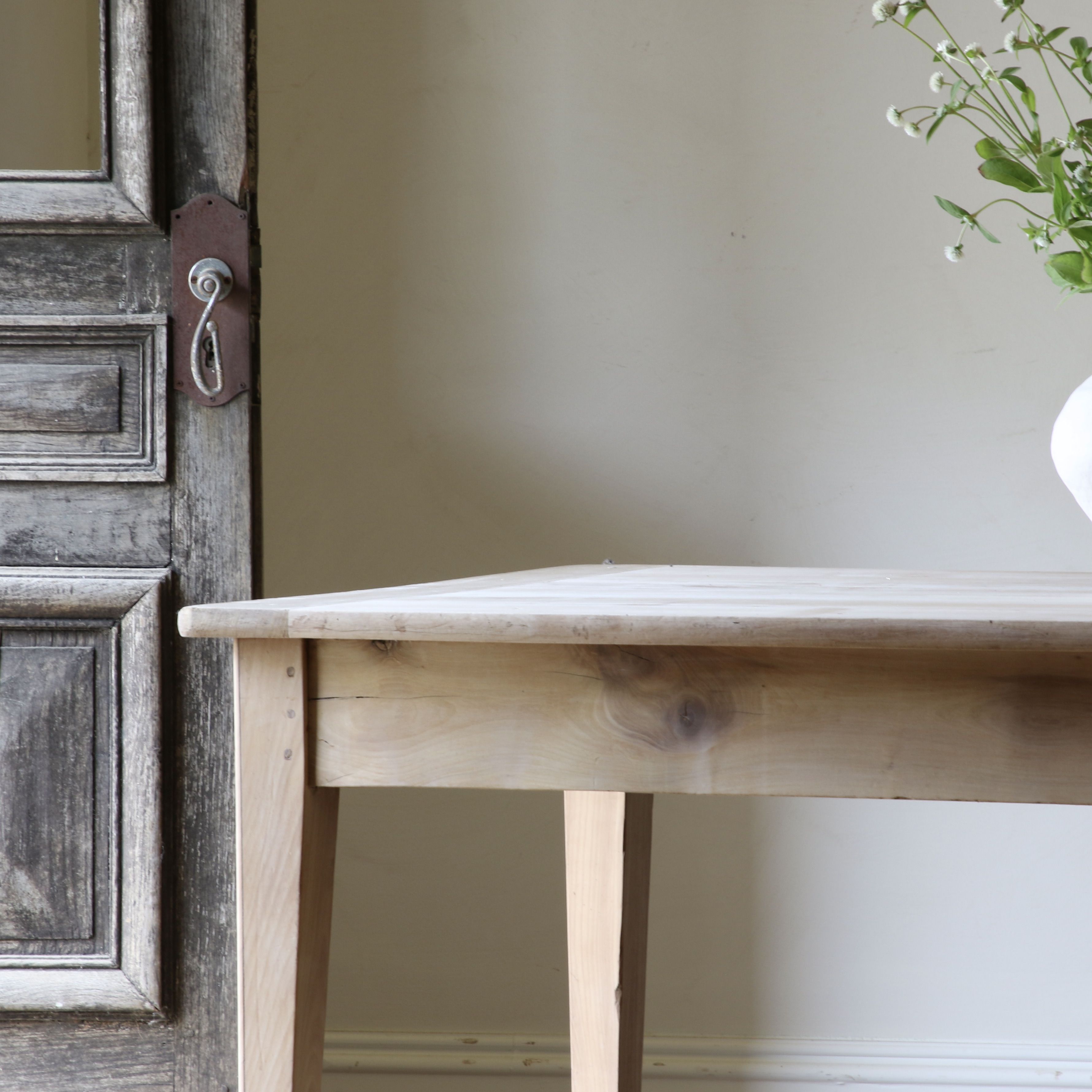 French Provincial Dining Table// Length 2100